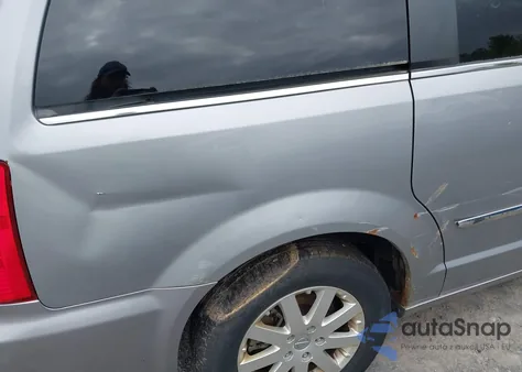 2014 Chrysler Town & Country Touring from USA, damaged, VIN 2C4RC1BG6ER357615